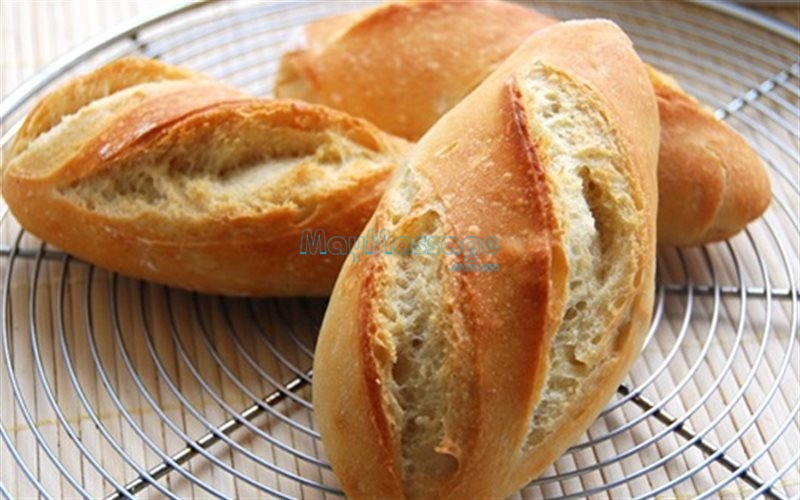 Bánh mì ngọt có chứa khoảng là từ 200 cho đến 400 calo 