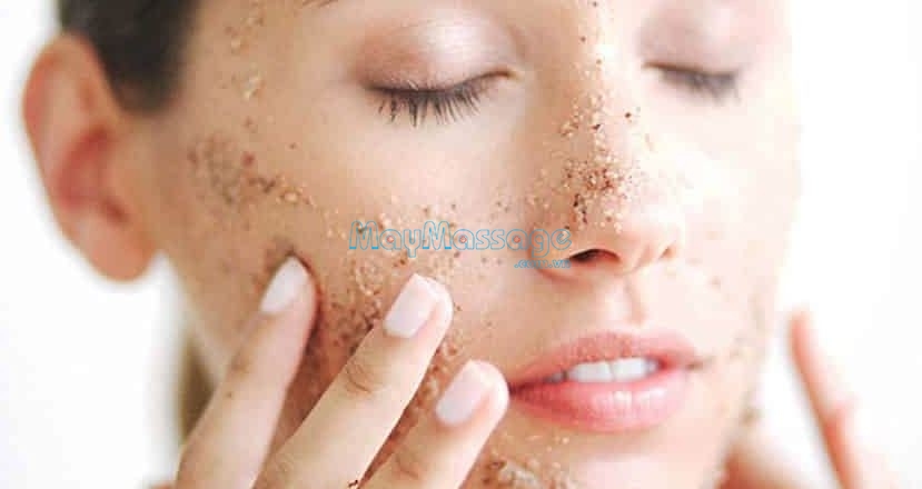 Tẩy da chết thường xuyên rất cần thiết khi chăm sóc da mặt 
