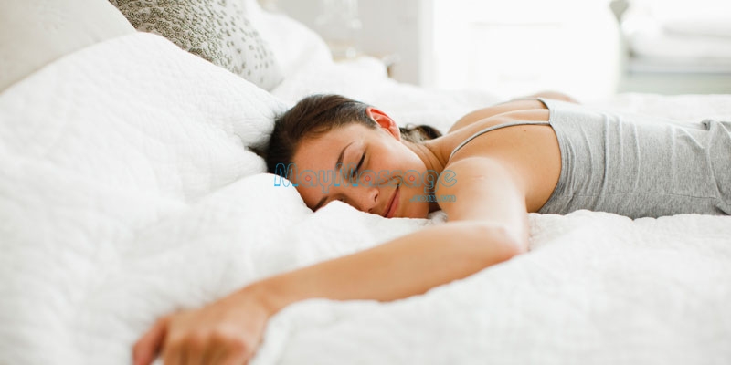 Ngủ đủ giấc sẽ giúp chống lão hoá da và giúp thải độc tố cho làn da