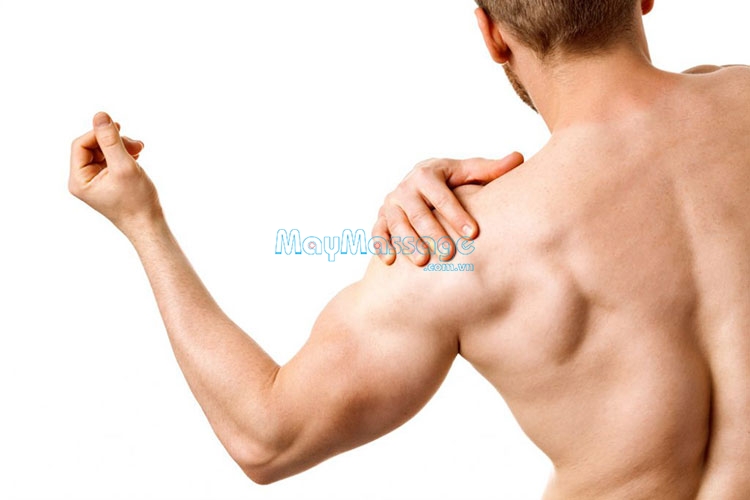 Đau bắp tay thường sẽ xuất hiện cơn đau dữ dội làm ảnh hưởng đến sinh hoạt 