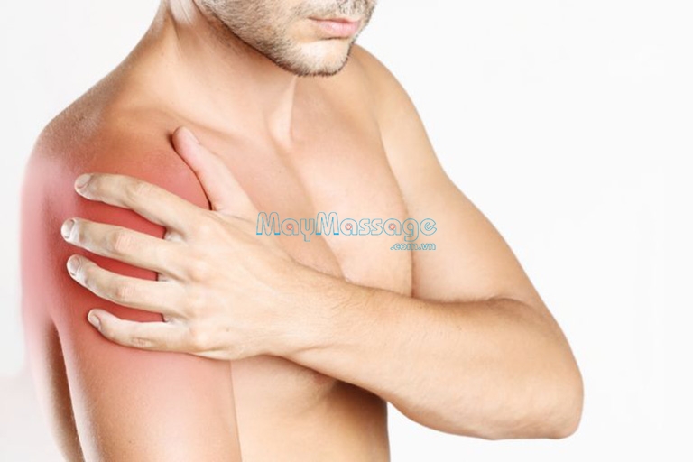 Đau buốt xương cánh tay thường là do bệnh lý thoát vị đĩa đệm gây ra 