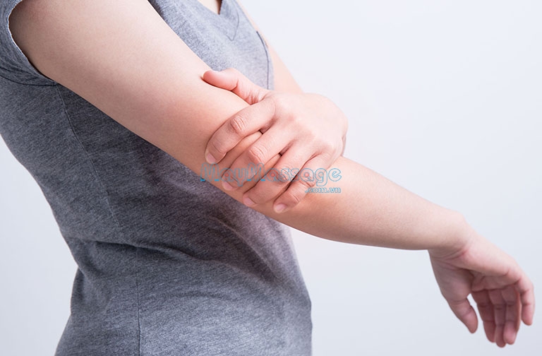 Đau khớp cánh tay thường sẽ cảm thấy khó chịu và đau ở bất kỳ vị trí trên tay