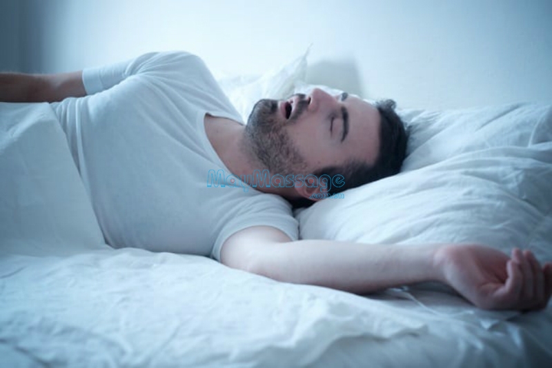 Chuyển động đột ngột khi ngủ rất dễ bị đau khớp vai và khó chịu