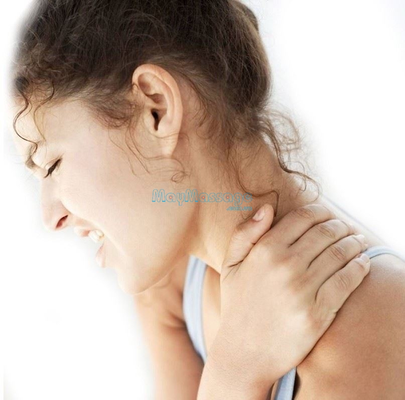 Đau mỏi vai gáy kèm cứng cổ là biểu hiện bị đau mỏi và căng thẳng