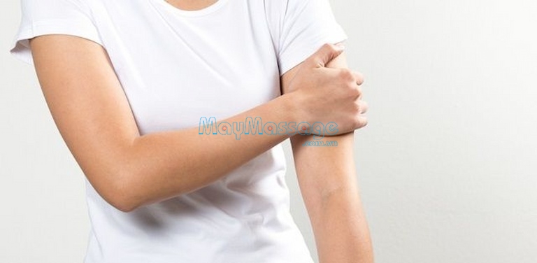 Xoa bóp massage cánh tay trái sẽ giúp cải thiện tình trạng đau nhức 