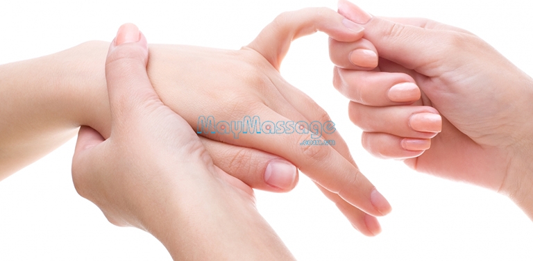 Hoạt động các ngón tay linh hoạt để giảm đau nhức cánh tay phải