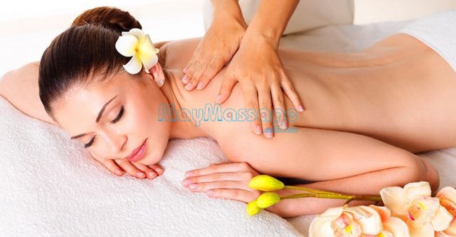 Massage vai gáy chuyển động tròn sẽ giúp thoải mái và xoa dịu cơn đau