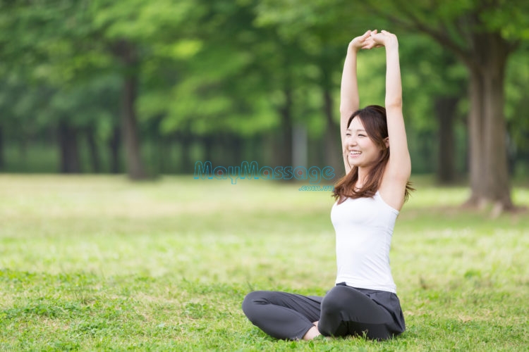 Tập thể dục hàng ngày và hít thở đều giúp giảm bị đau cột sống lưng trên