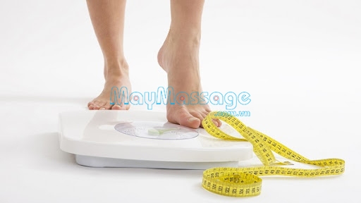 Kiểm tra cân nặng mỗi ngày để có chế độ ăn uống thích hợp