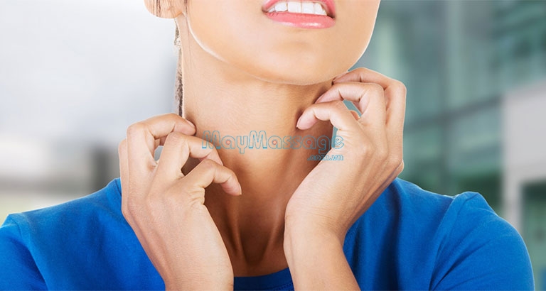 Đau cứng cổ sau gáy có thể gây ngứa ran gây khó chịu