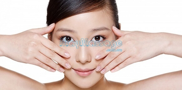 Massage từ môi đến tai giúp làm thon gọn khuôn mặt