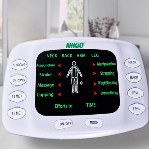 Máy massage xung điện Nikio NK-105 - 4 miếng dán và đôi dép trị liệu bàn chân